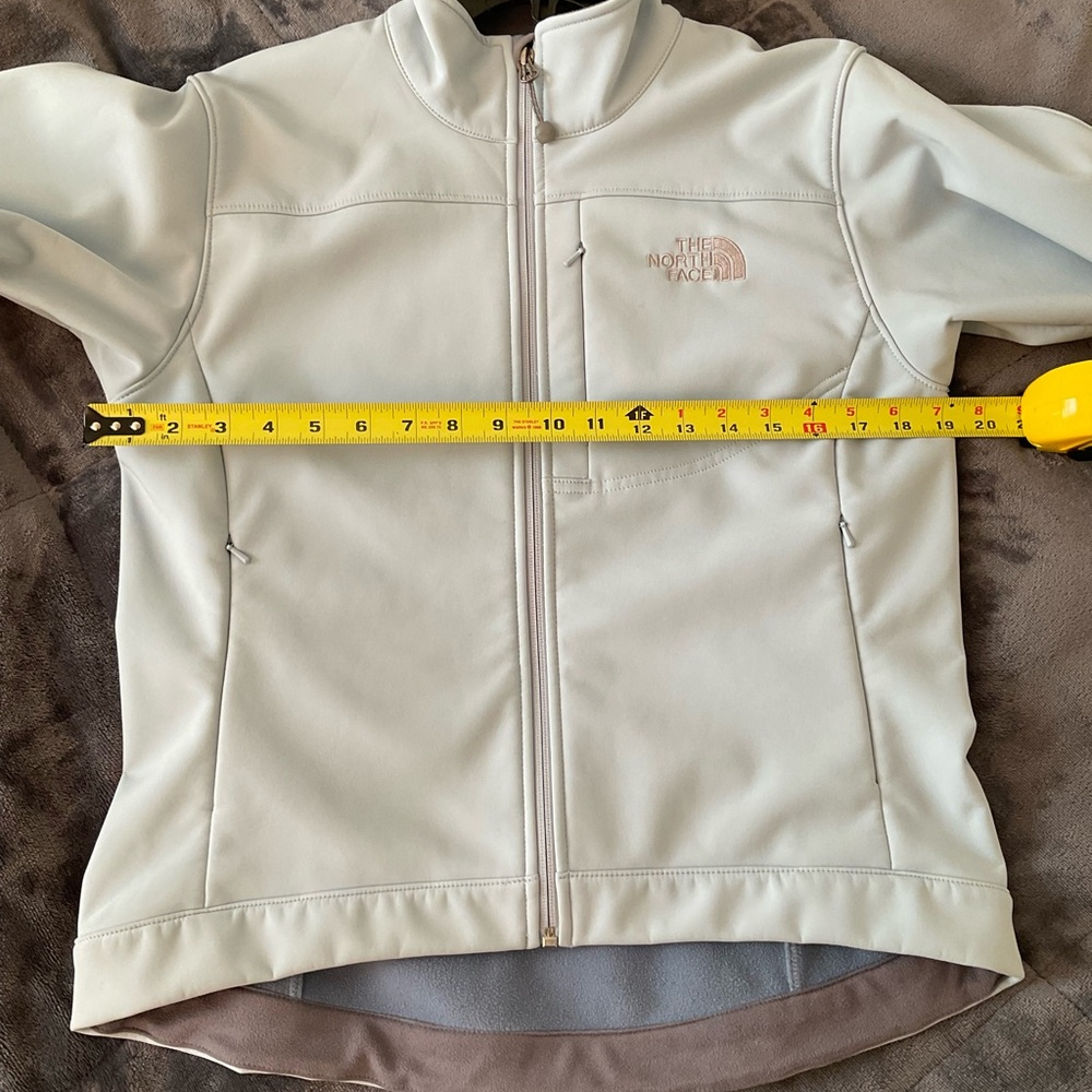 The North Face Woman’s Coat - Picture 13 of 13